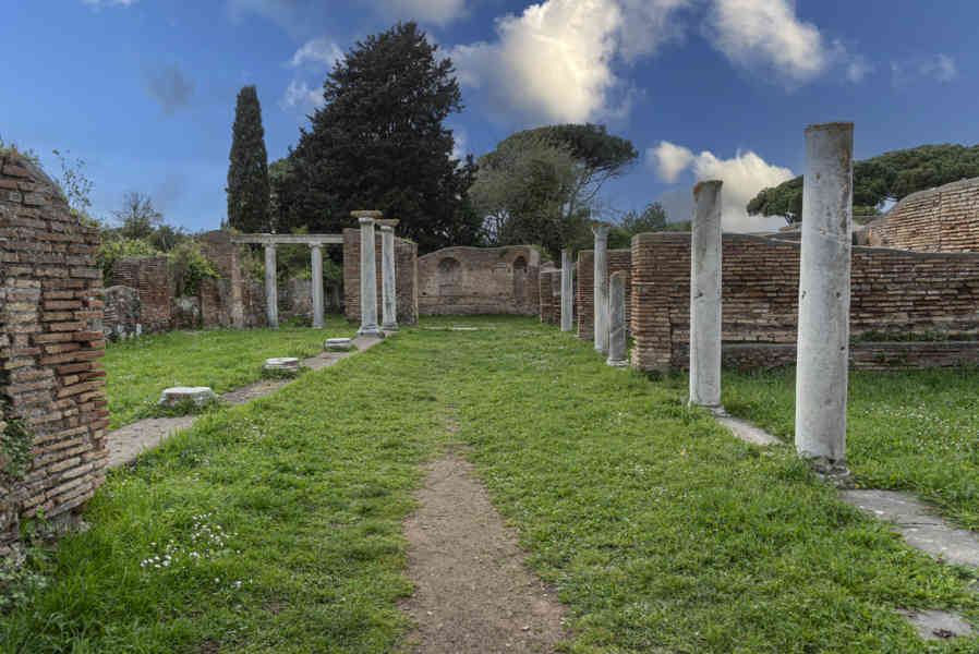 Italia - Ostia 38 - parque arqueológico de Ostia Antica.jpg